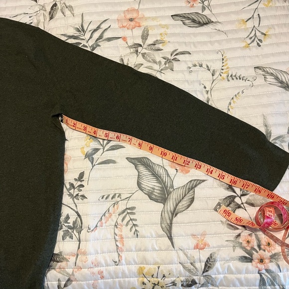 Nwt J Crew men’s cotton army green sweater medium - Picture 7 of 7